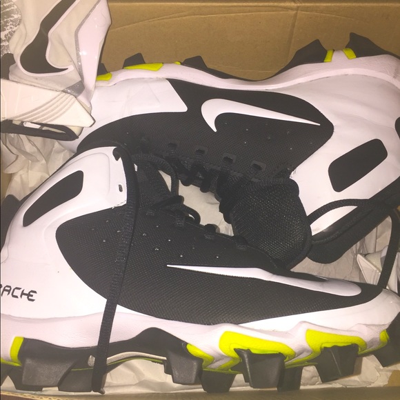 Nike Athletic Cleats: Unisex 6Y - Picture 6 of 6